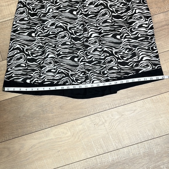 Michael Kors Black and White Knee Length Skirt Size 14 - Picture 8 of 9